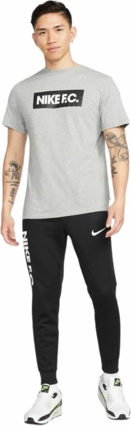 Pantallona sportive Nike për meshkuj, të zeza