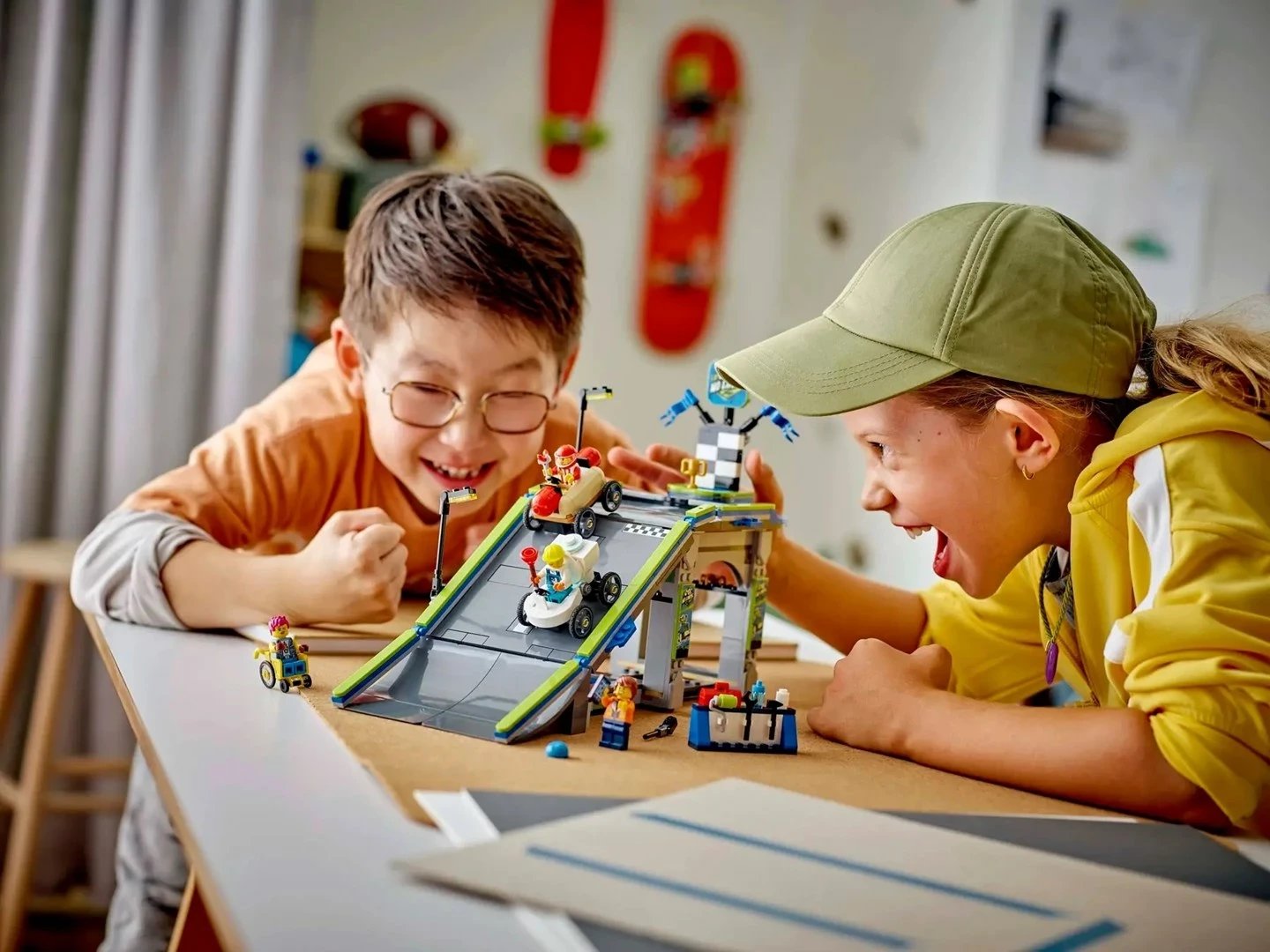 Set LEGO City 60460 No Limits: Race Car Ramp Truck