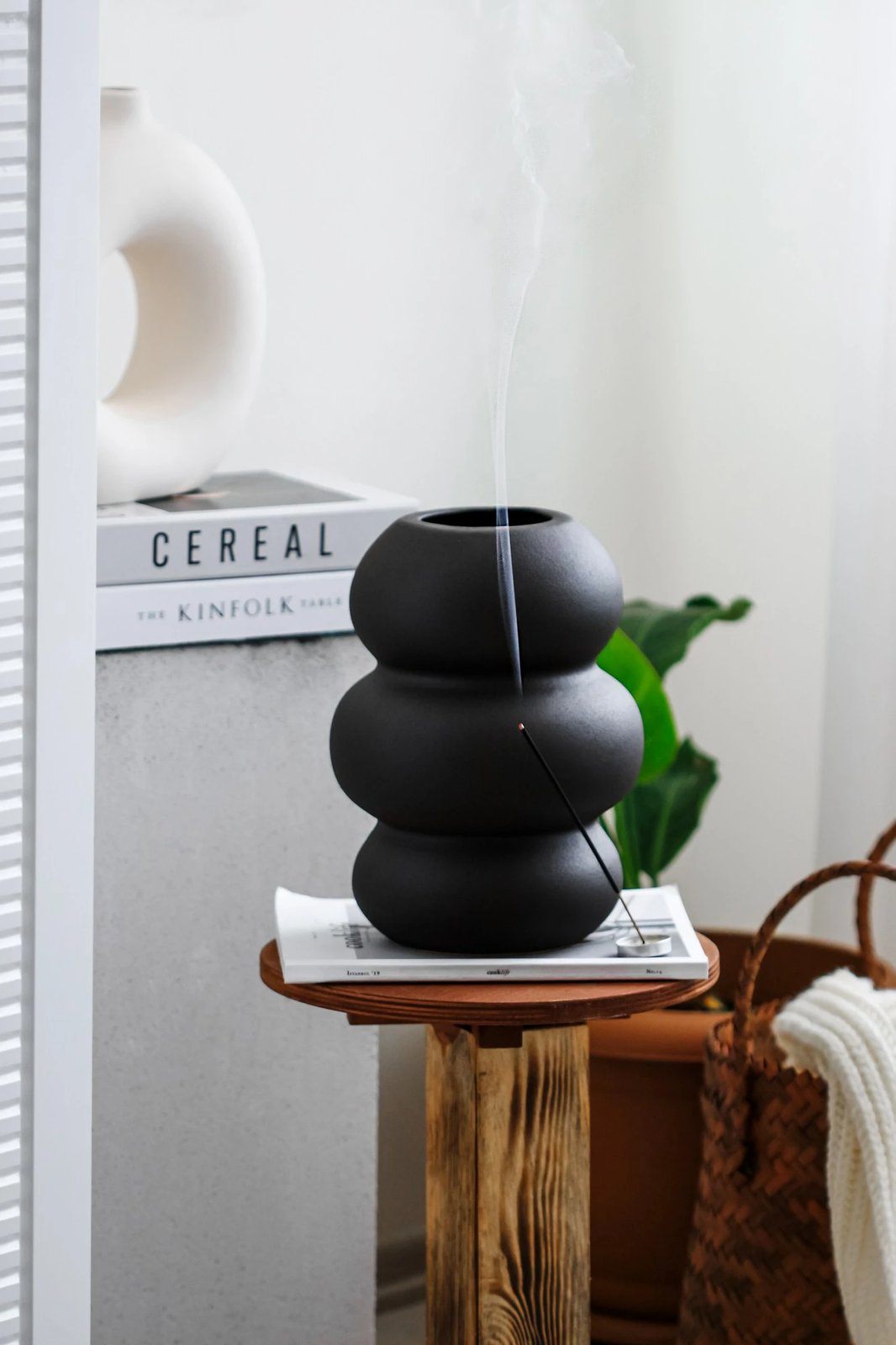 Vazo dekorative prej qeramike, ngjyrë antracit, Evila Originals, BSI251, 18x18x29cm Vazo dekorative prej qeramike, ngjyrë antracit, Evila Originals, BSI251, 18x18x29cm