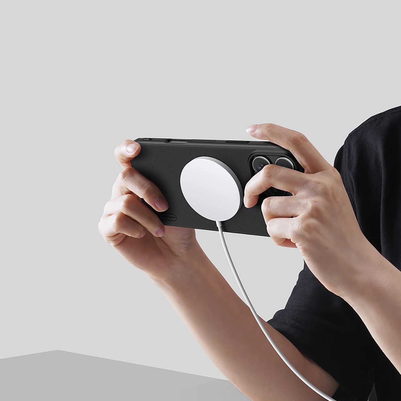 Mbështjellës Nillkin Super Frosted Shield Pro Magnetic Case për iPhone 16 Pro Max, i zi