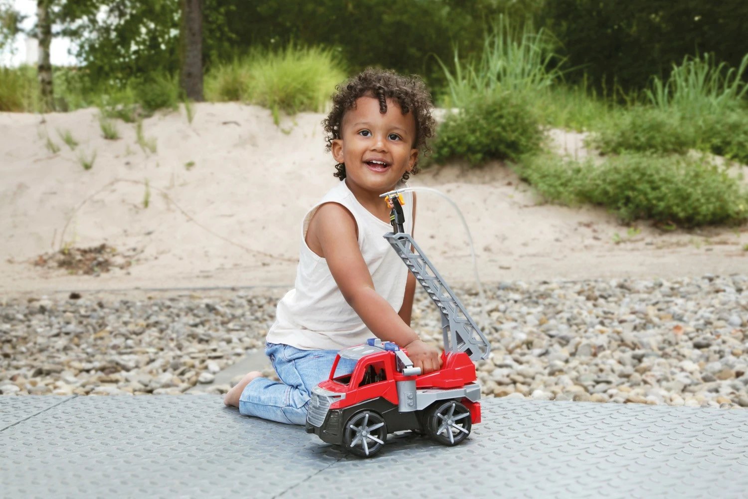 Kamion zjarrfikës lodër Lena Truxx2 me figurë, plastikë, 28cm, kuq/gri