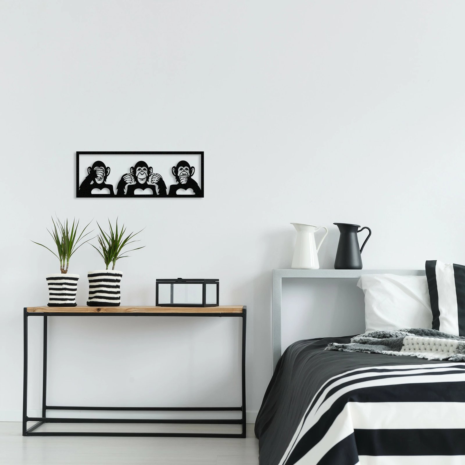 Aksesor dekorativ metalik për mur, Wallity, Tre majmunët-S, ngjyrë e zezë, 50x18cm