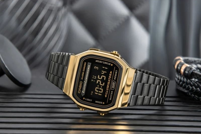 Orë dore për meshkuj CASIO, e zezë