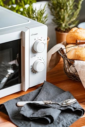 Furrë me mikrovalë, Adler AD 6205, 20 L, 700 W, 5 nivele, defrost, kontroll mekanik, e bardhë