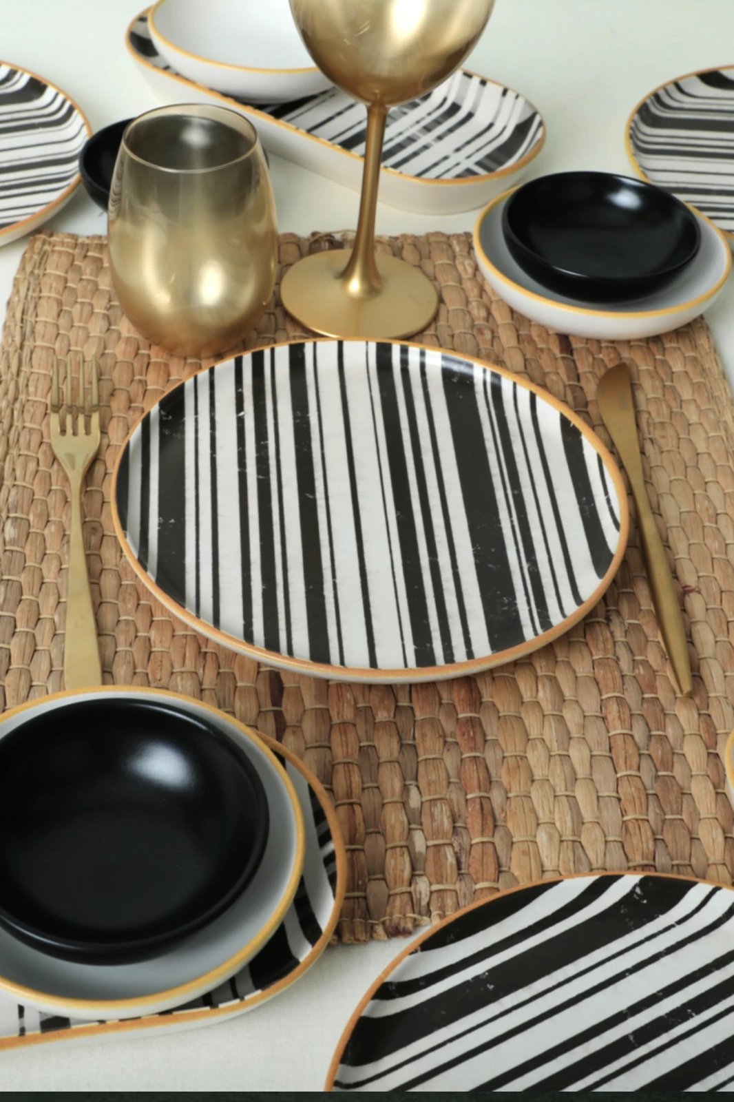 Set mëngjesi 18 pjesësh, Hermia Concept, ngjyrë e zezë dhe e bardhë