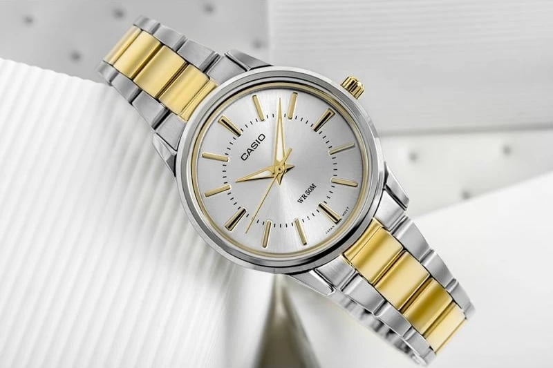 Orë dore për femra Casio, argjend e ar