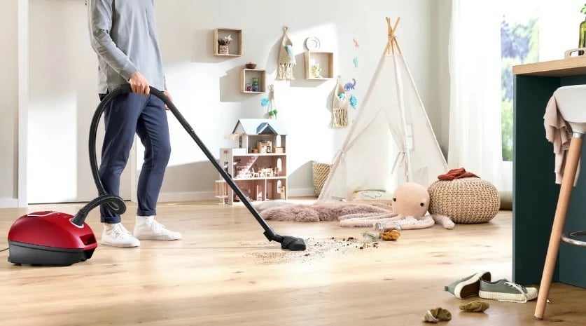 Fshesë me korrent me qese, Bosch BGB41RD3H, 600 W, 4 L, HEPA, rreze 11 m, e kuqe/zezë