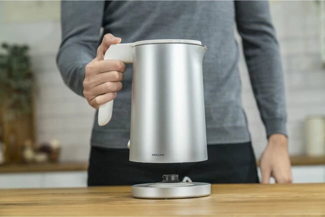 Vluese uji elektrik, 1 litër, argjendi