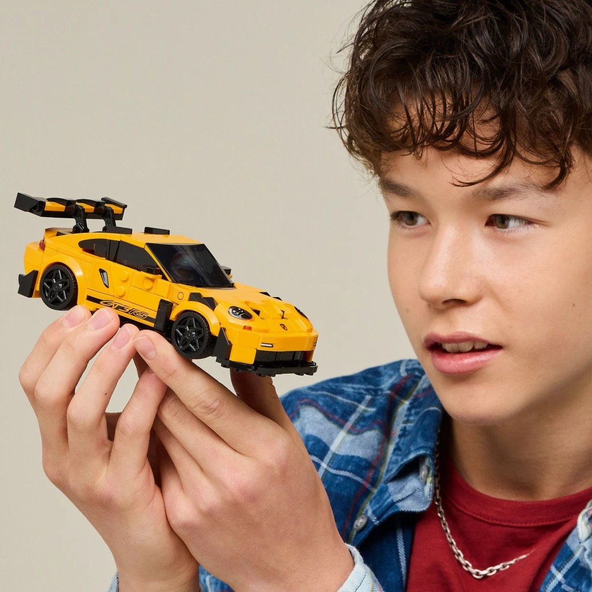 Set ndërtimi LEGO Speed Champions Porsche 911 GT3 RS, 348 pjesë, e verdhë