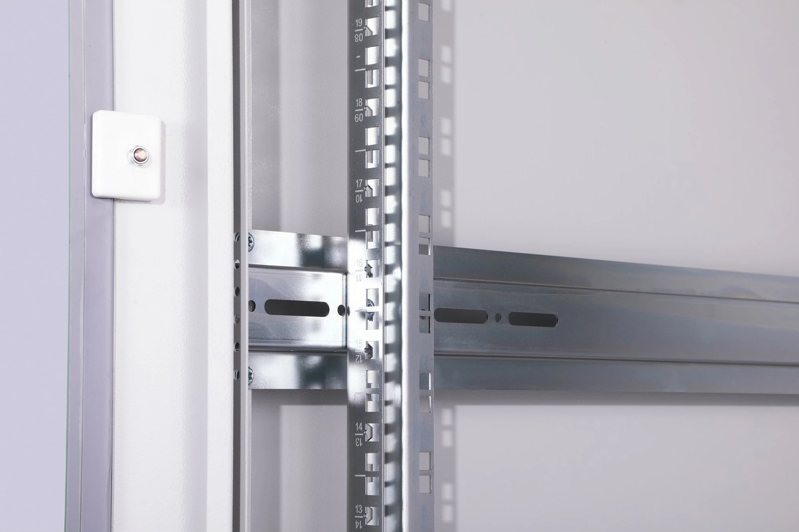 Kasë rrjeti Digitus Unique 26HE 1342x600x1000mm gri