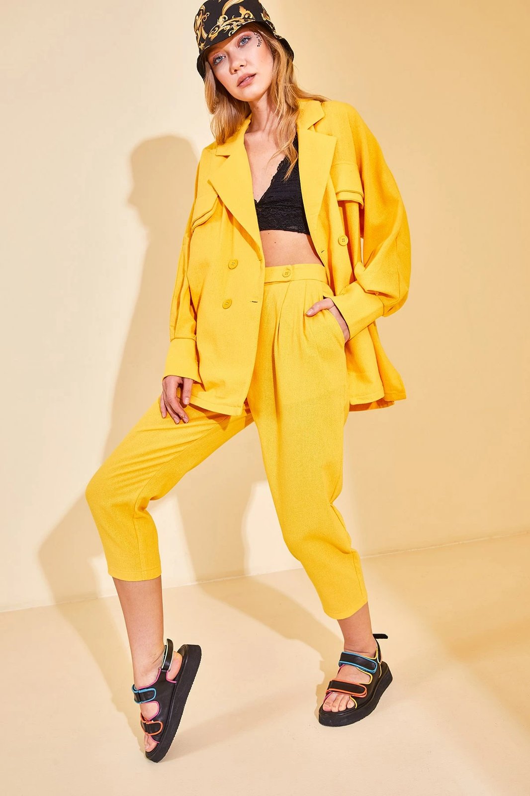 Kostum pantallonash Jumeon, 12872, ngjyrë e verdhë