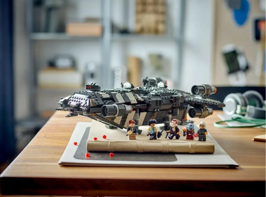 Set LEGO Star Wars Onyx Cinder 75374, 1325 pjesë, për fëmijë 10+, me minifigura