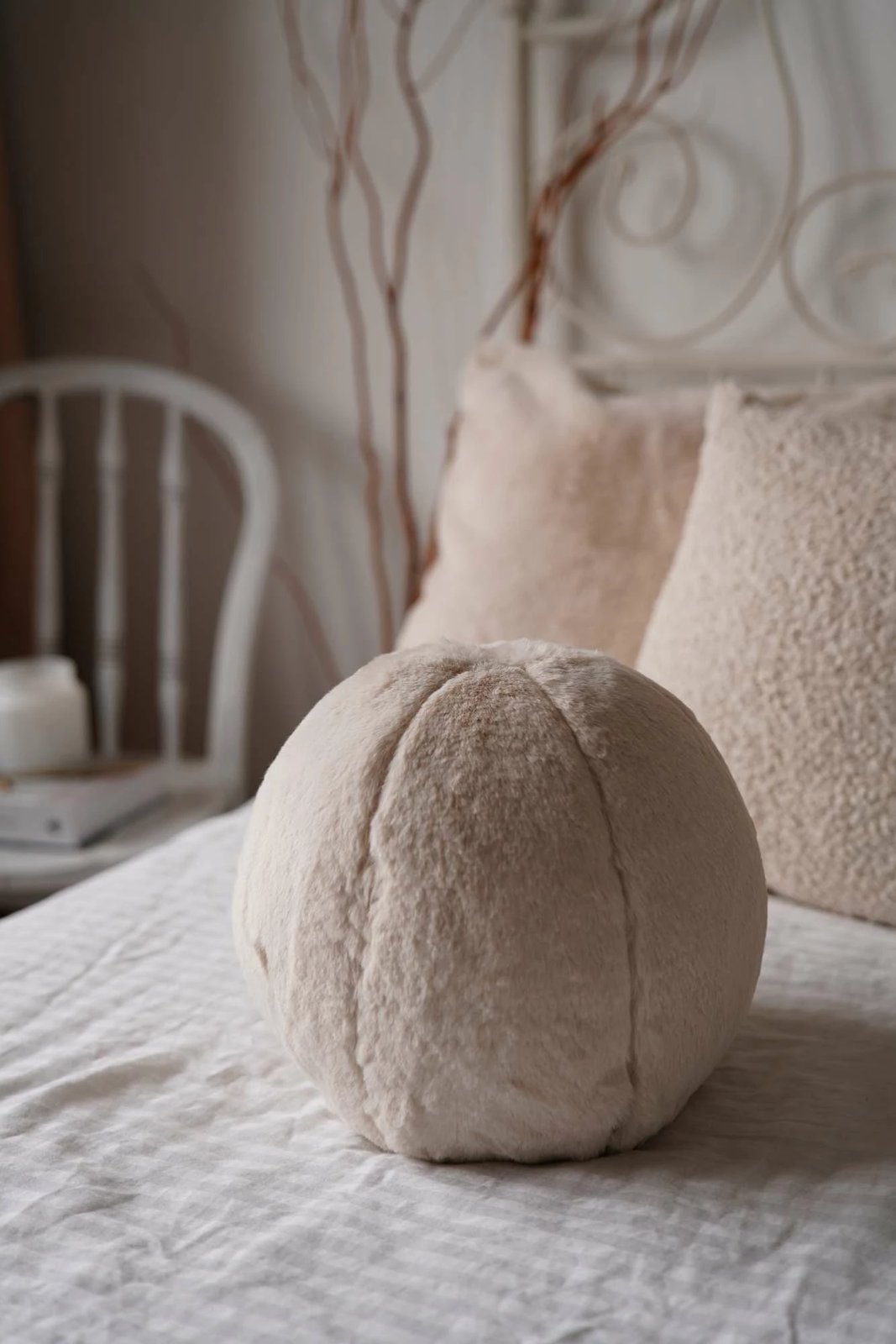 Jastëk i rrumbullakët, pelush, ngjyrë bezhë, Evila Originals