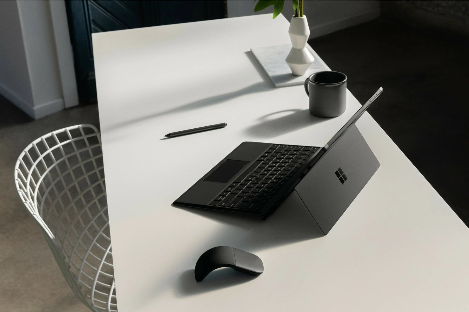 Maus Microsoft Surface Arc, Ambidextrous, BlueTrack, Bluetooth, 1800 DPI, Ngjyrë e zezë