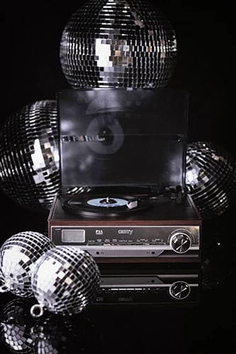 Gramafon, Camry CR 1113, 33/45/78 RPM, radio FM/AM, altoparlantë të integruara, LCD, AUX/RCA