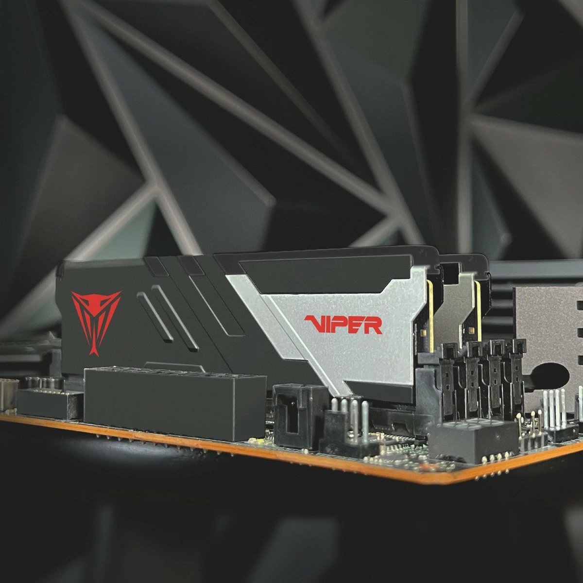 RAM Memorje Patriot Viper Venom 16GB (2x8GB) DDR5 5200MHz, zi/bardhë