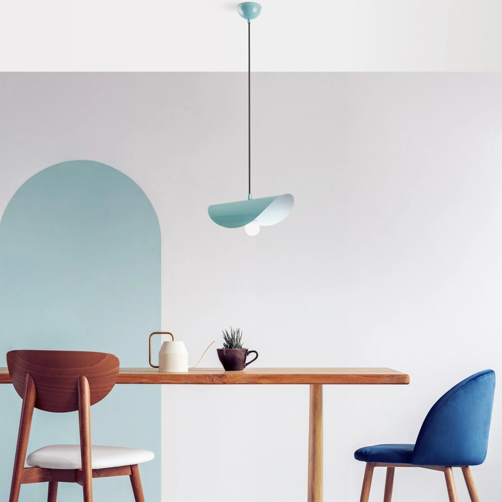 Llambë tavani Opviq, Eger, ngjyrë turquoise