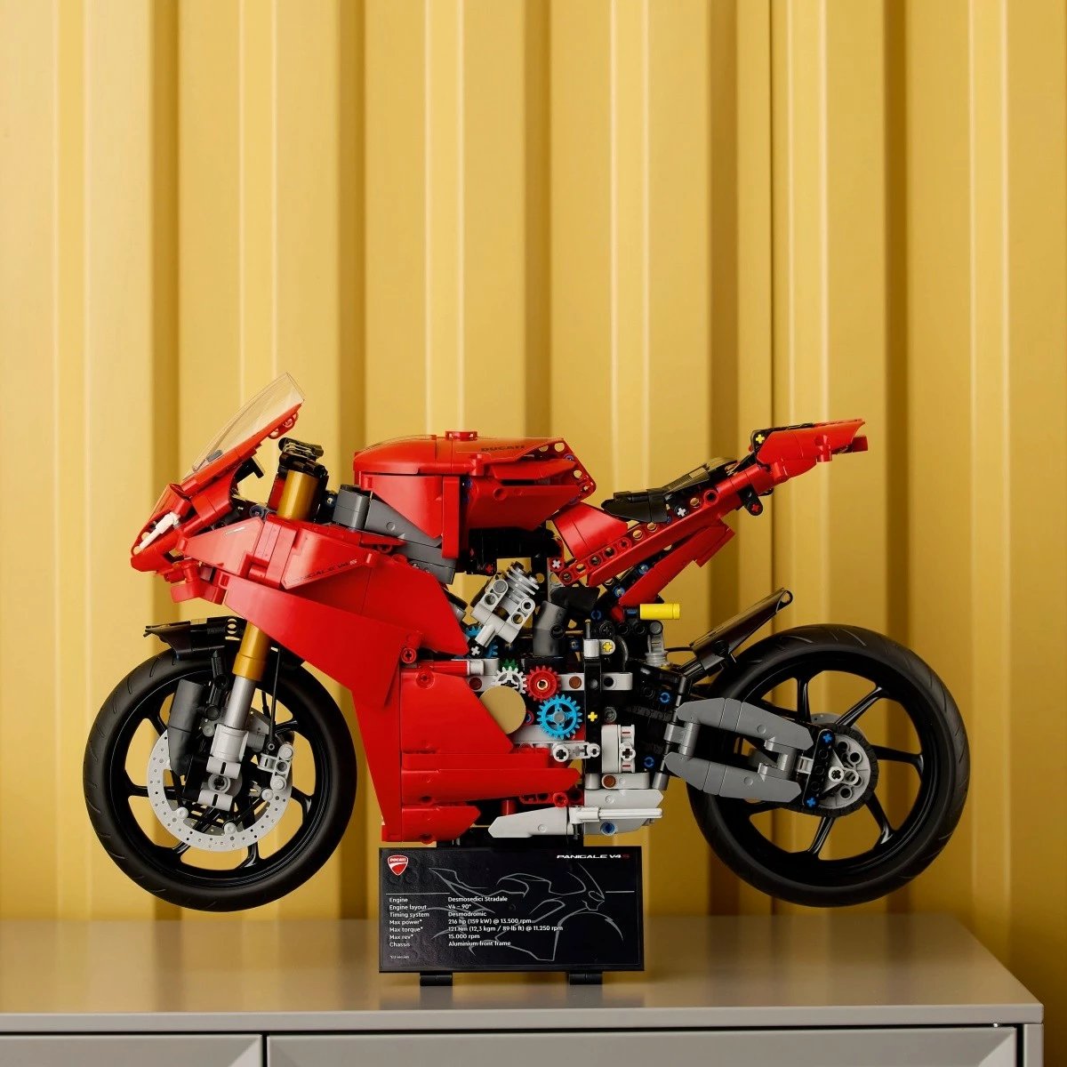 Set LEGO Technic Ducati Panigale V4 S 42202, 1603 pjesë, Kuqe