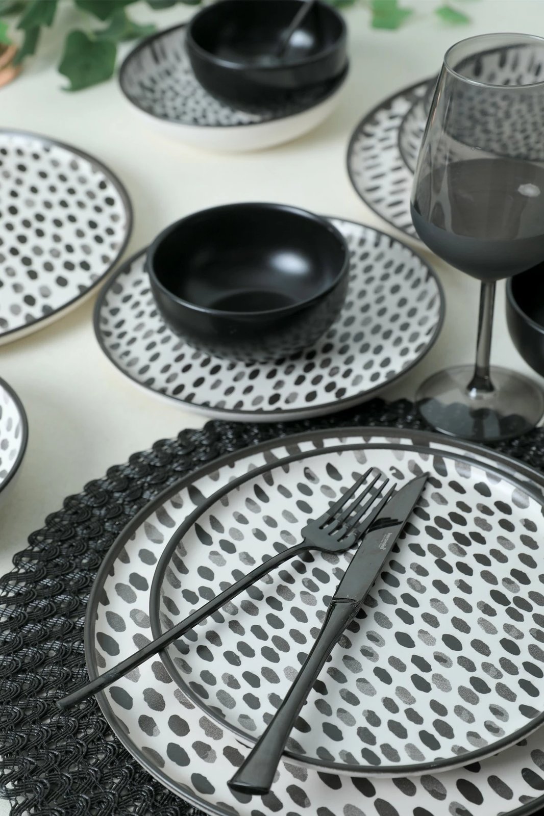 Set enësh për drekë, qeramikë, 24 copë, Hermia Concept, ngjyrë e zezë dhe e bardhë