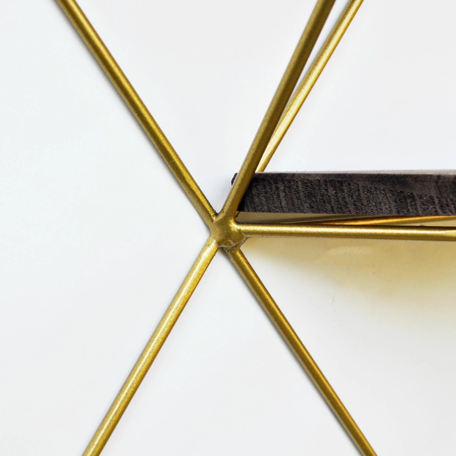 Raft dekorativ prej druri për mur, ngjyrë arre dhe ari, Hanah Home, Wr076