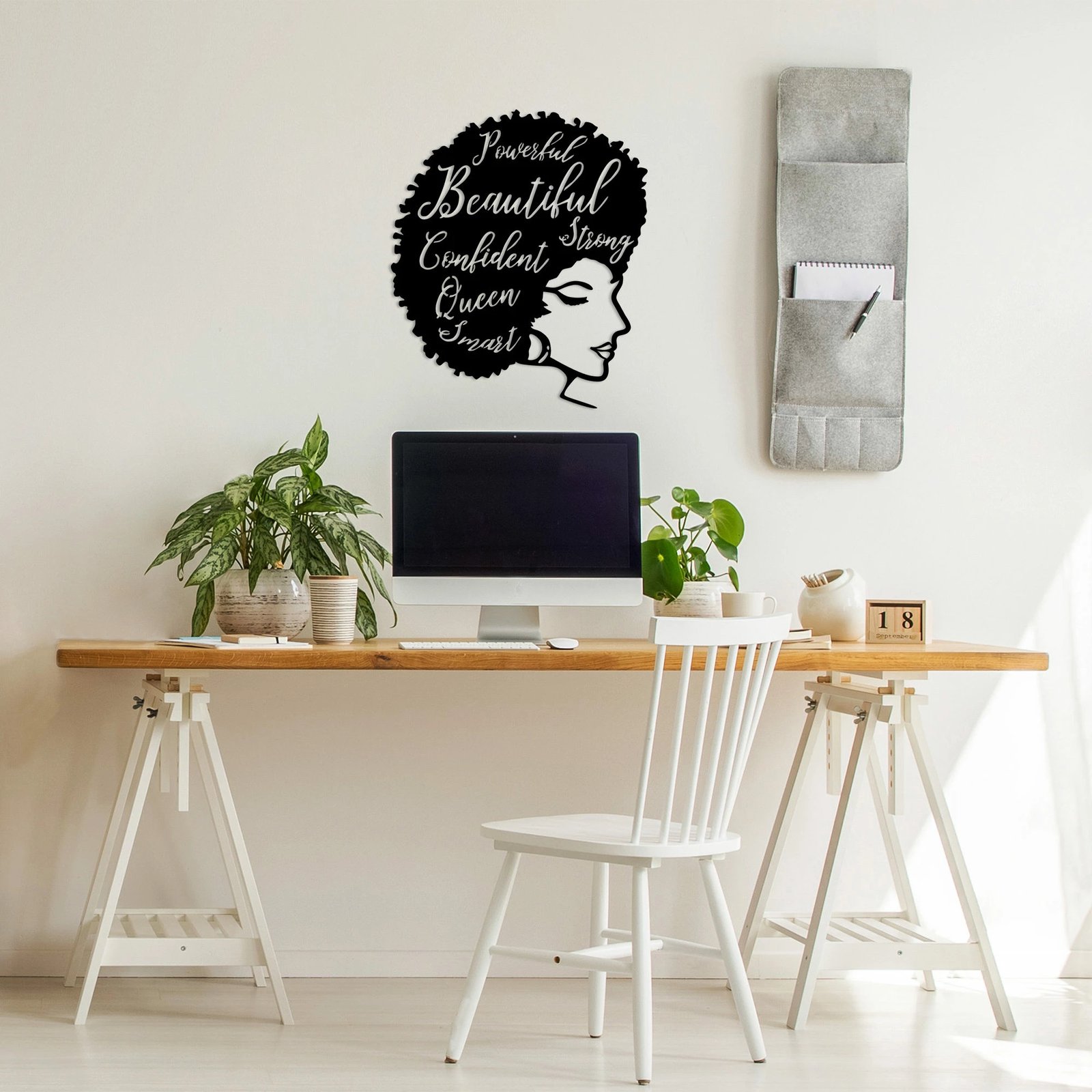 Aksesor dekorativ metalik për mur, Wallity, Beautiful Confident Queen - 471, ngjyrë e zezë, 60x70cm