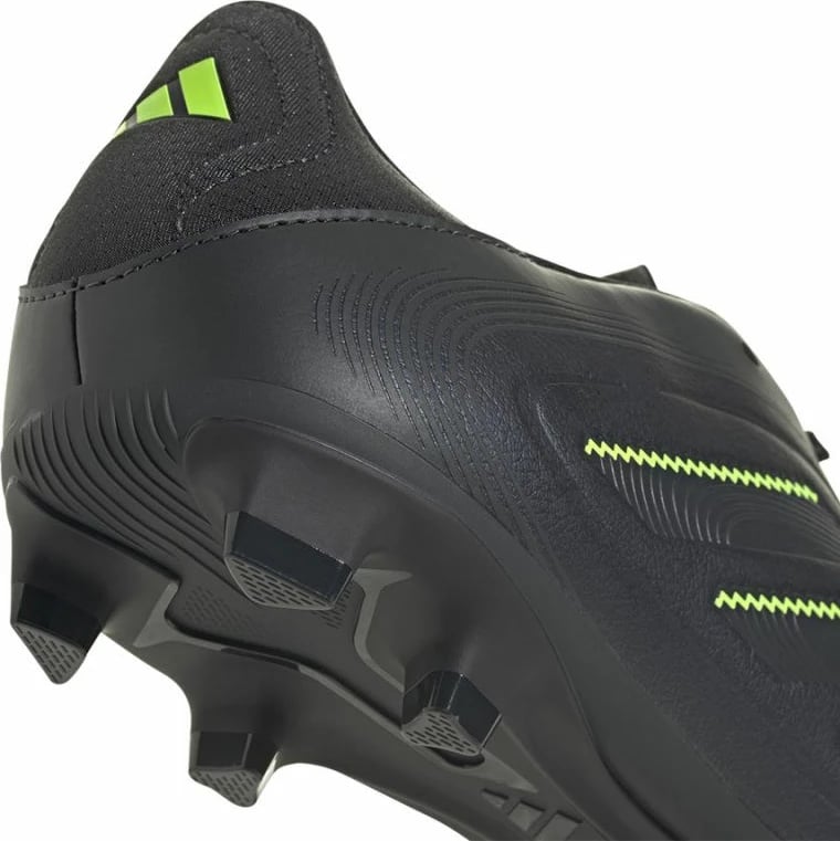 Atlete futbolli për meshkuj adidas, të zeza