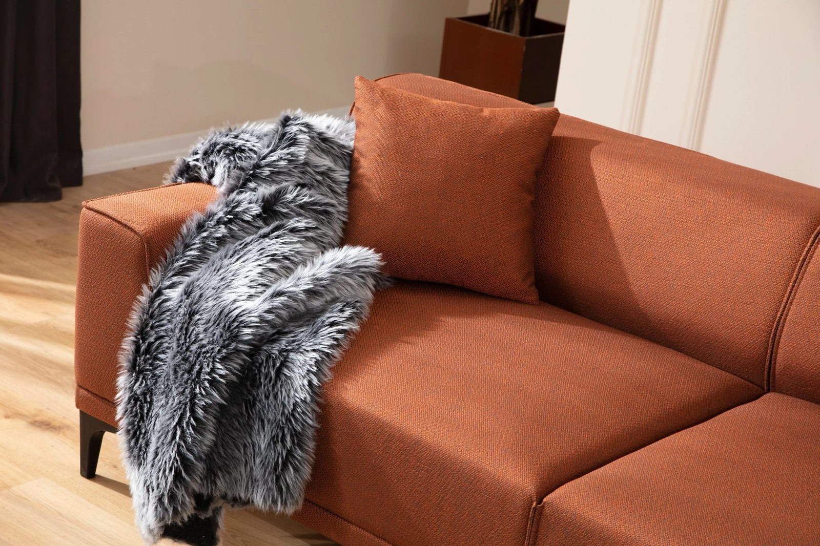 Divan treshe Petra 3, portokalli