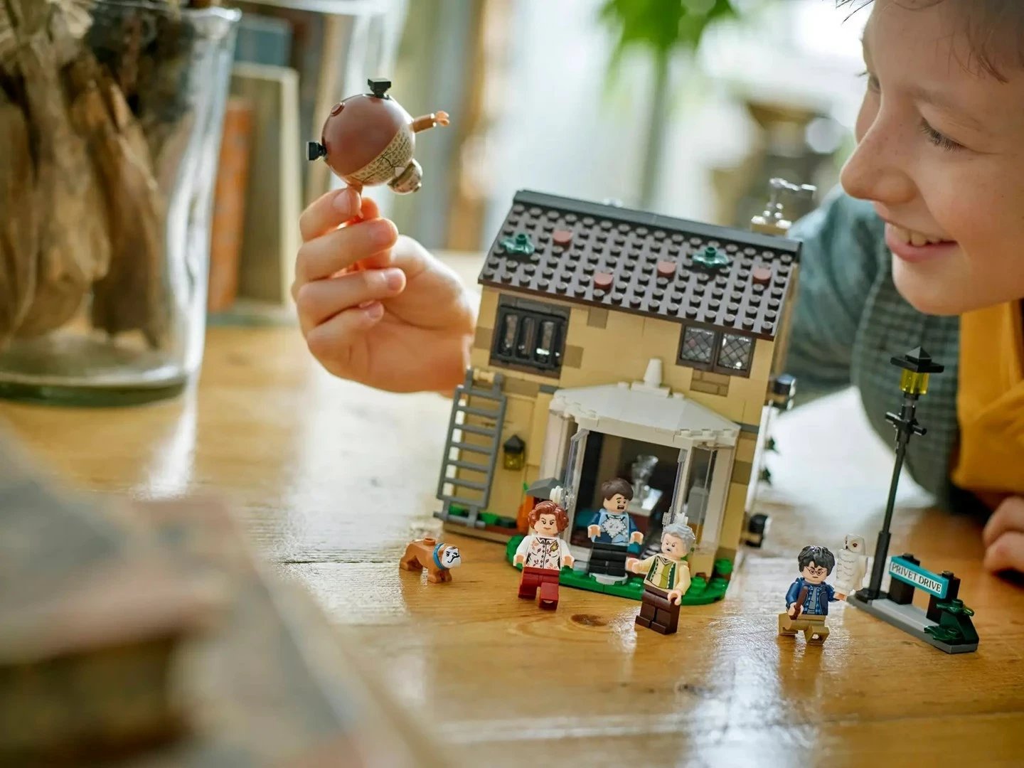 Set LEGO Harry Potter 76451 Privet Drive: Aunt Marge's Visit me 5 minifigura