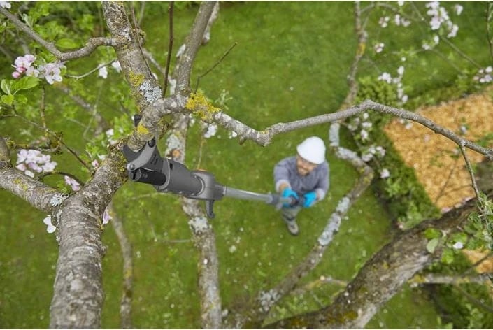 Gërshërë krasitëse teleskopike me bateri Gardena 14776-20, 18V, Li-Ion, e zezë/argjendtë
