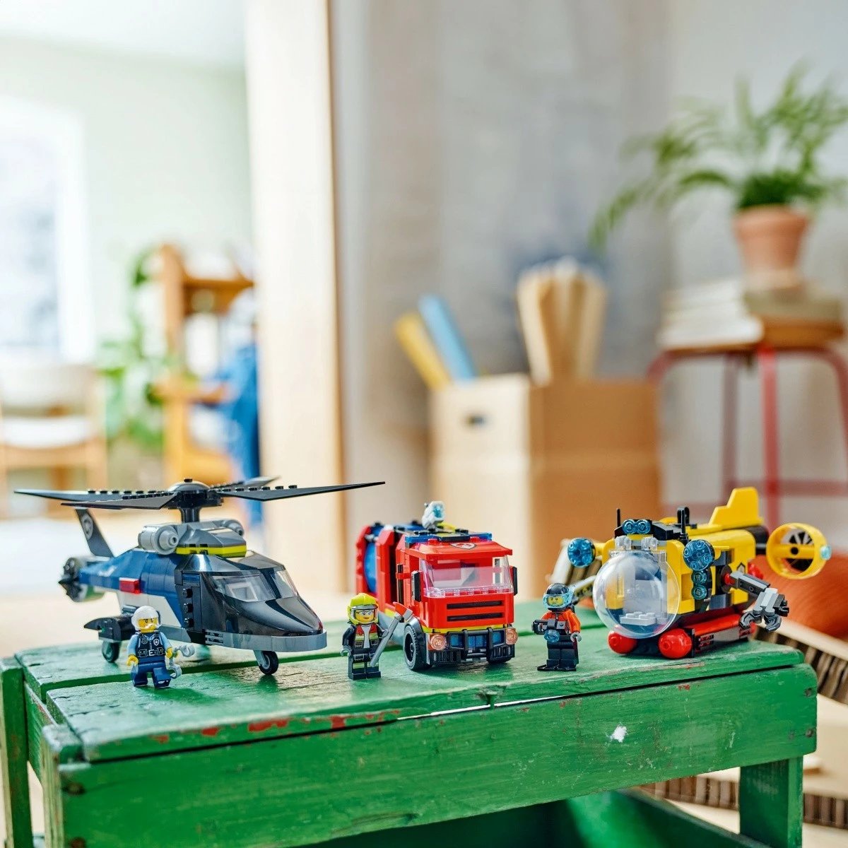 Set ndërtimi LEGO City 60462 me helikopter, kamion zjarrfikës dhe nëndetëse, 874 pjesë