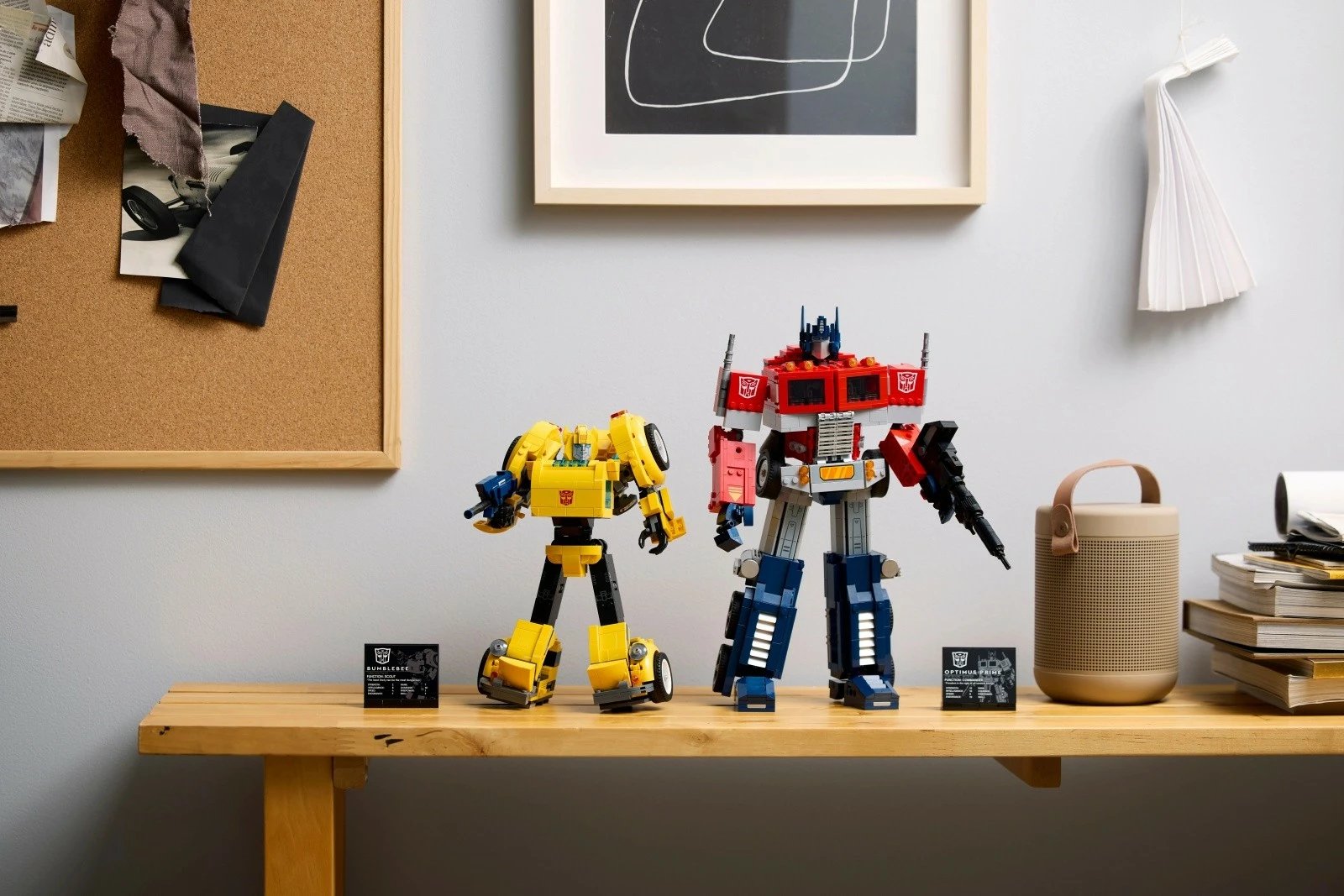 Set ndërtimi LEGO Icons Transformers Bumblebee 10338, 950 pjesë, e verdhë