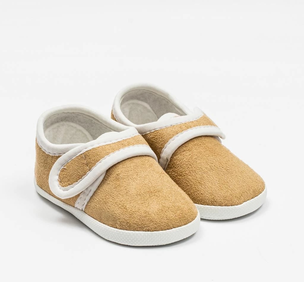 papuçe bebe, New Baby, 0-3 muaj, shollë PVC pa BPA, kamosh sintetik 100% poliester, mbyllje me ngjitës, shputë 10 cm, kafe