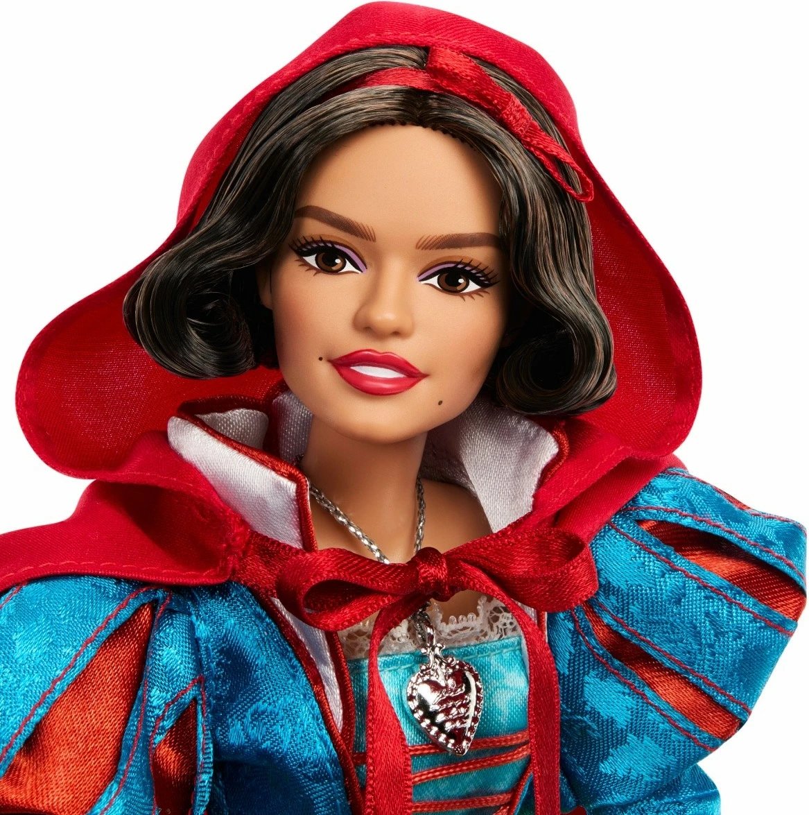 Kukull koleksionuese Mattel Disney Snow White HVY53 me fustan të verdhë, pelerinë të kuqe dhe aksesorë