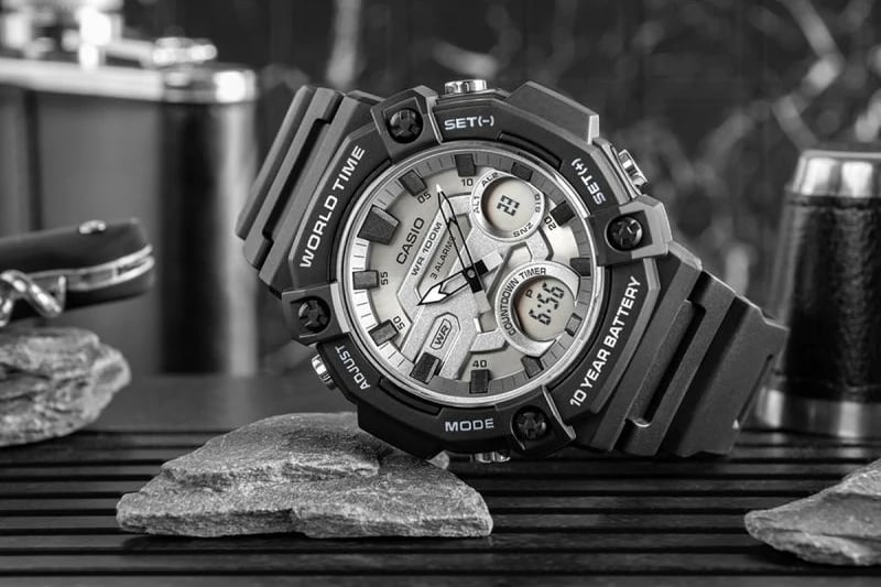 Orë dore për meshkuj CASIO, e zezë