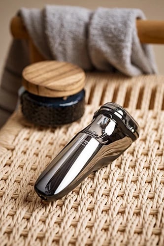 Makinë rroje elektrike, Adler Camry CR 2925, LCD, karikim i shpejtë 1.5h, autonomi 1h, IPX6, 3 koka rrotulluese, bllokim udhëtimi, trimmer i palosshëm