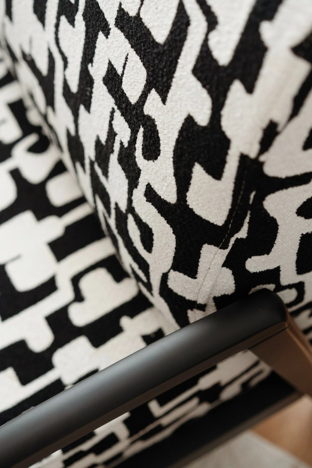 Karrige krahu, Atelier del Sofa, Luma, e zezë dhe e bardhë