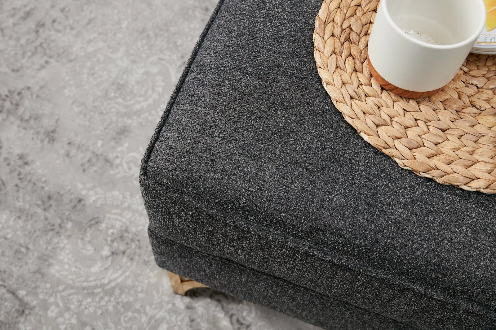 Këndare Berlin, antracit, këmbë ari, majtas