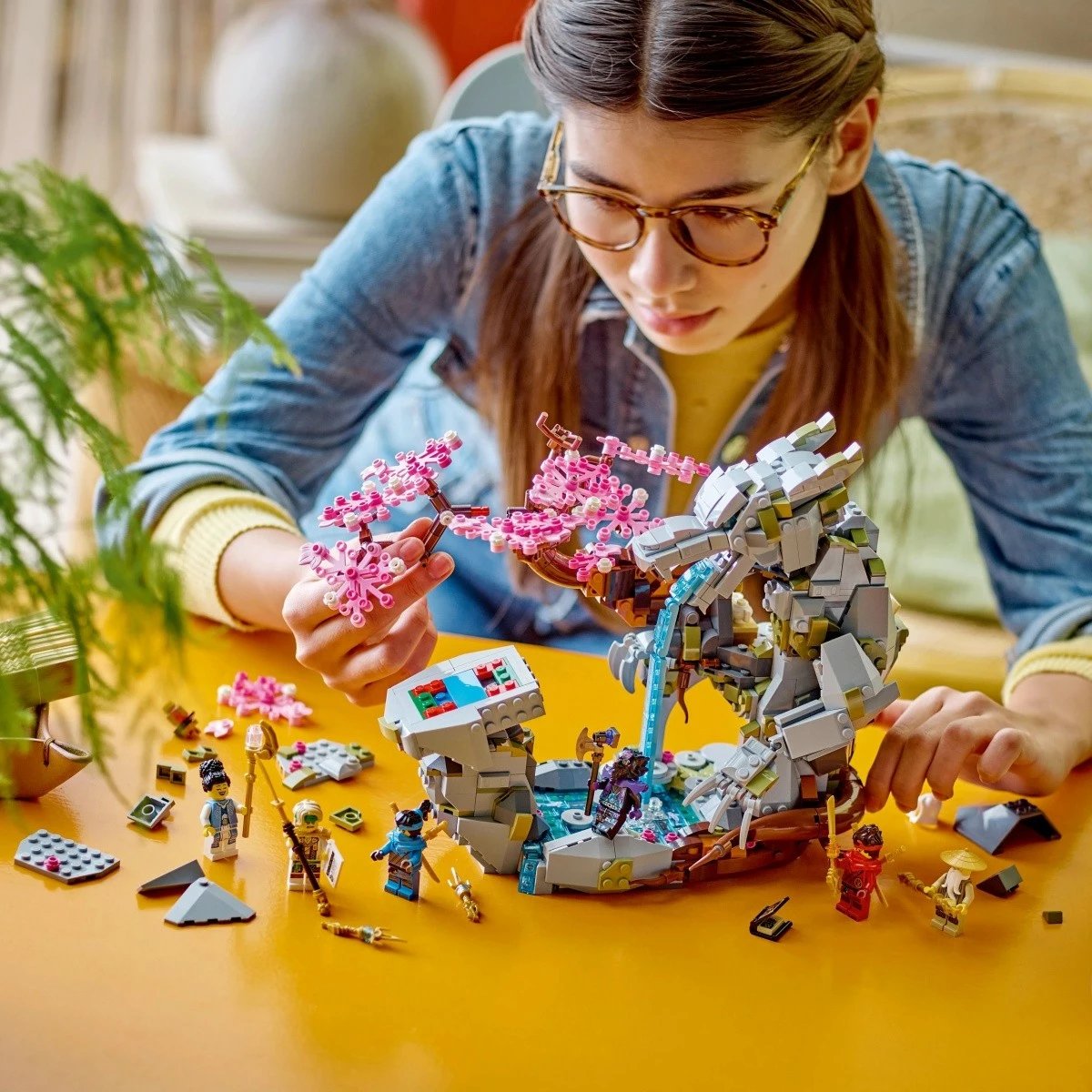 Set ndërtimi LEGO Ninjago Dragon Stone Temple 71819, 1212 pjesë, me 6 minifigura