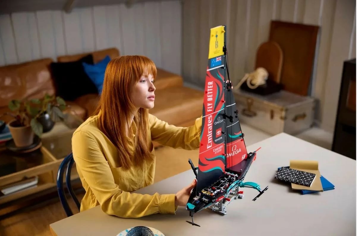 Set ndërtimi LEGO Technic 42174 Emirates Team New Zealand AC75, 962 pjesë, i zi/e kuqe