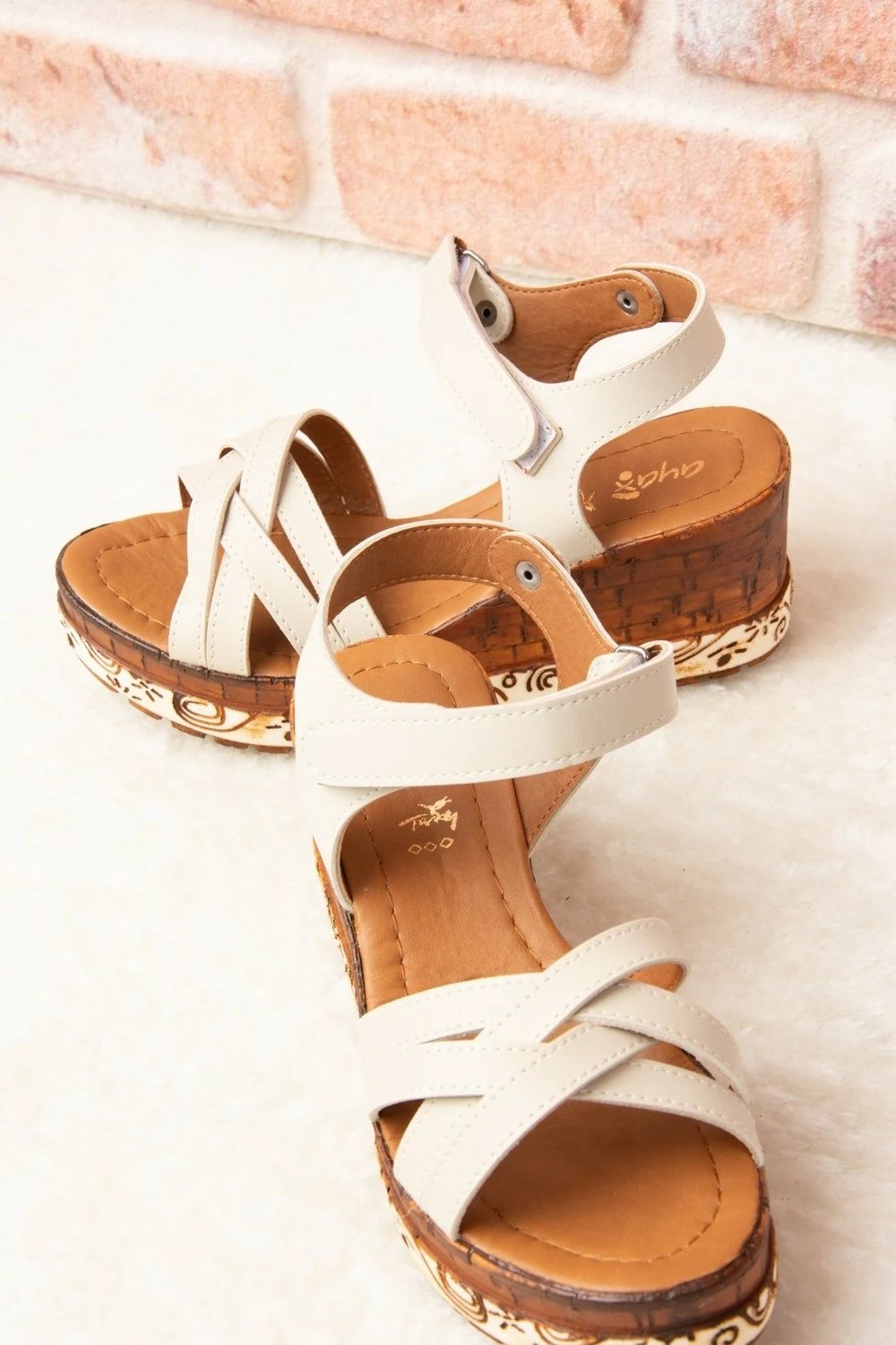 Sandale për femra Fox Shoes, bezhë 