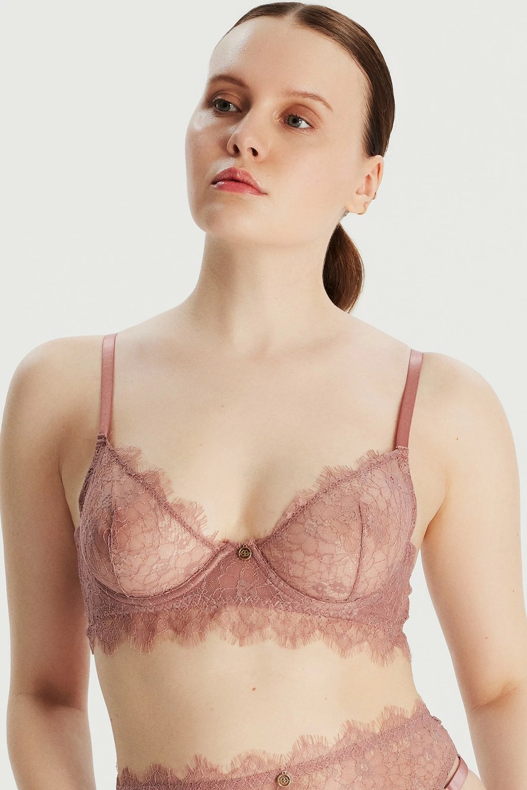 Sytjena Jumeon, Royal Lace, ngjyrë dusty rose
