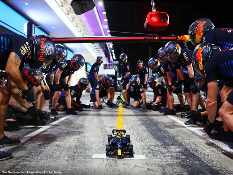 Set LEGO Technic Oracle Red Bull Racing RB20 F1, kuq