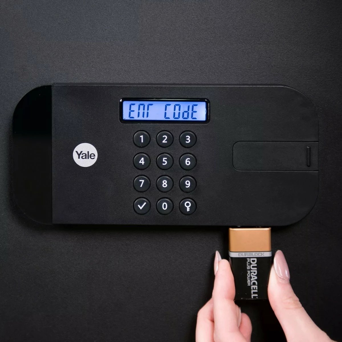 Sejf kompakt YALE HOME YSEB/200/EB1, mbyllje elektronike dhe çelës, 9.6L, i zi