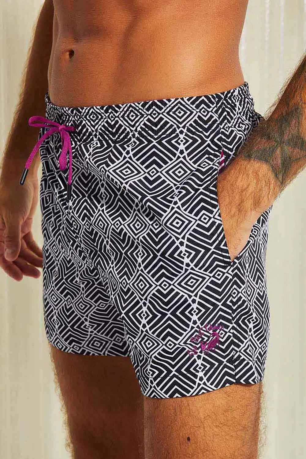 Tanga noti për meshkuj, Jumeon Apollo, e zezë