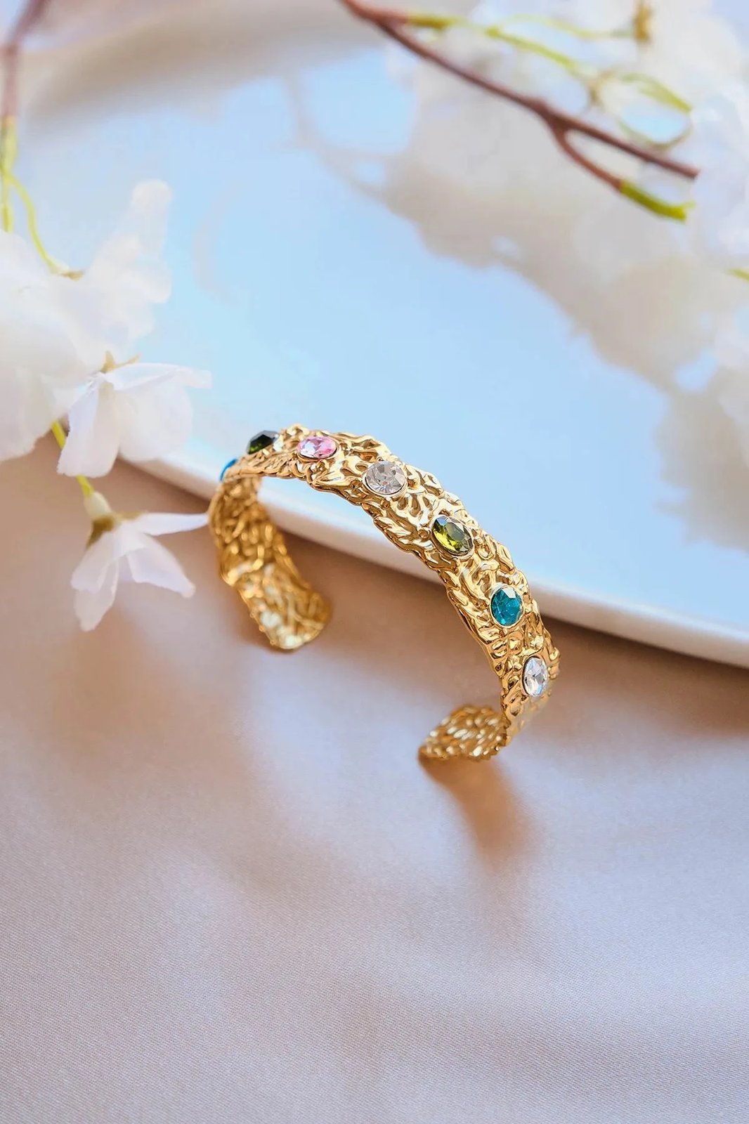 Byzylyk Jumeon, ngjyrë ari, gurë zirkon