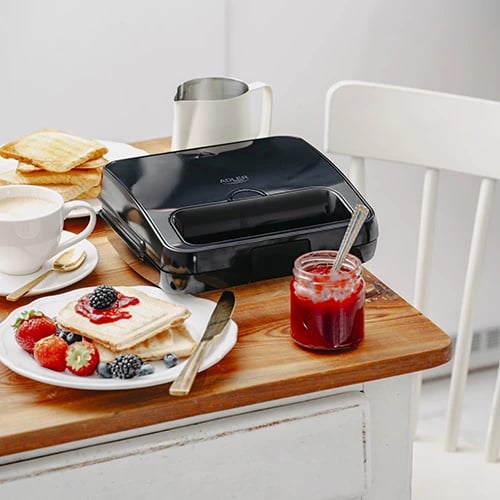 Aparat për sanduiçe Adler AD 3079, 750 W, pllaka jo-ngjitëse me formë guaske, 2 drita treguese, ruajtje vertikale, kabllo 70 cm, e zezë