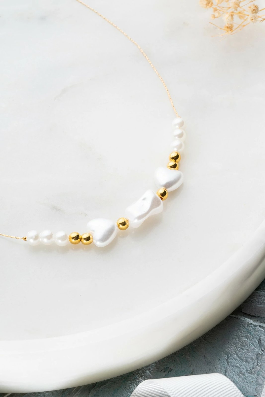 Varëse qafe Jumeon, B237701, ngjyrë ari dhe e bardhë