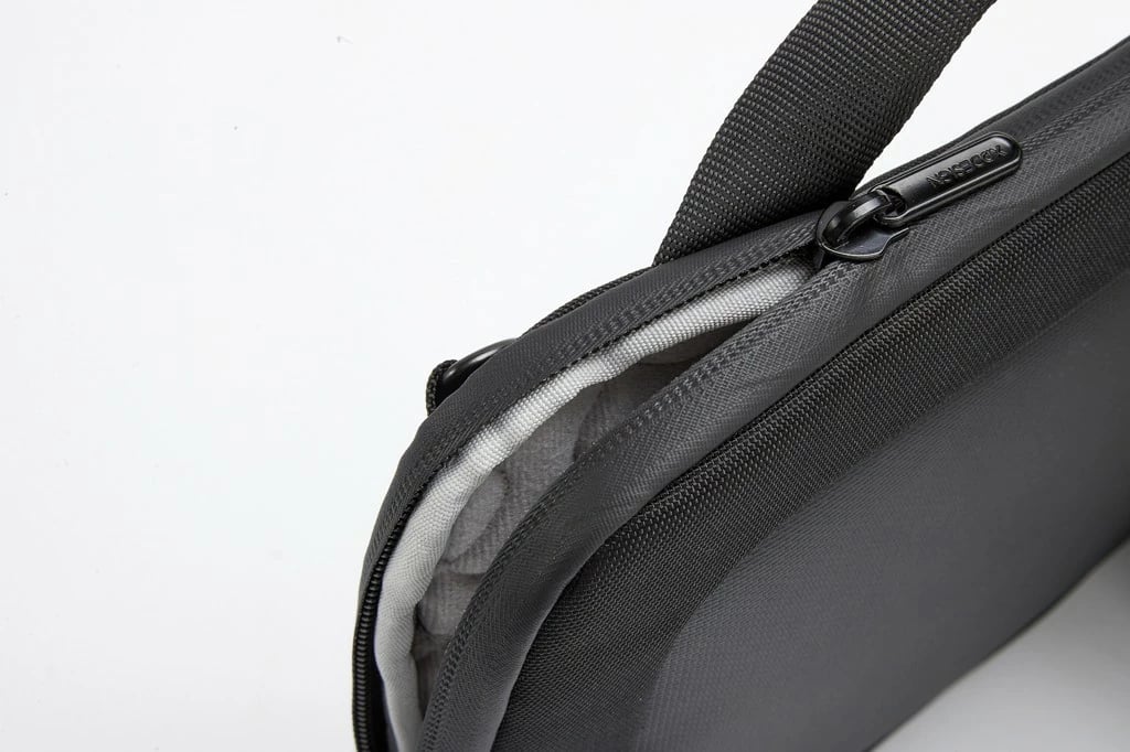 Çantë laptopi XD DESIGN P706.231, 16 inç, e zezë