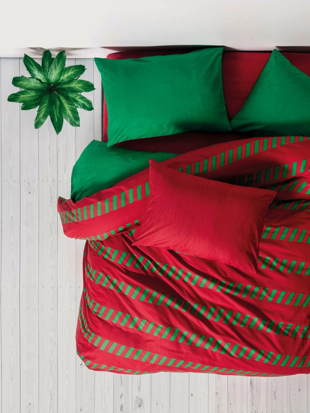 Set mbulesash për dyshek dopio, ngjyrë e gjelbër dhe e kuqe, L'essentiel, Ranforce, Holly Set mbulesash për dyshek dopio, ngjyrë e gjelbër dhe e kuqe, L'essentiel, Ranforce, Holly