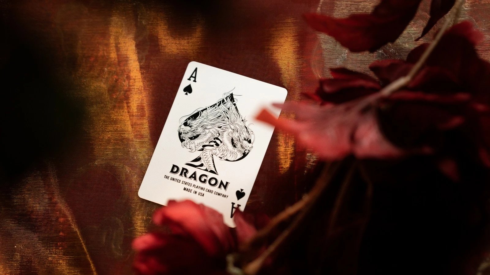 Letra loje Bicycle Red Dragon Cards 2024, 52 copë, e kuqe